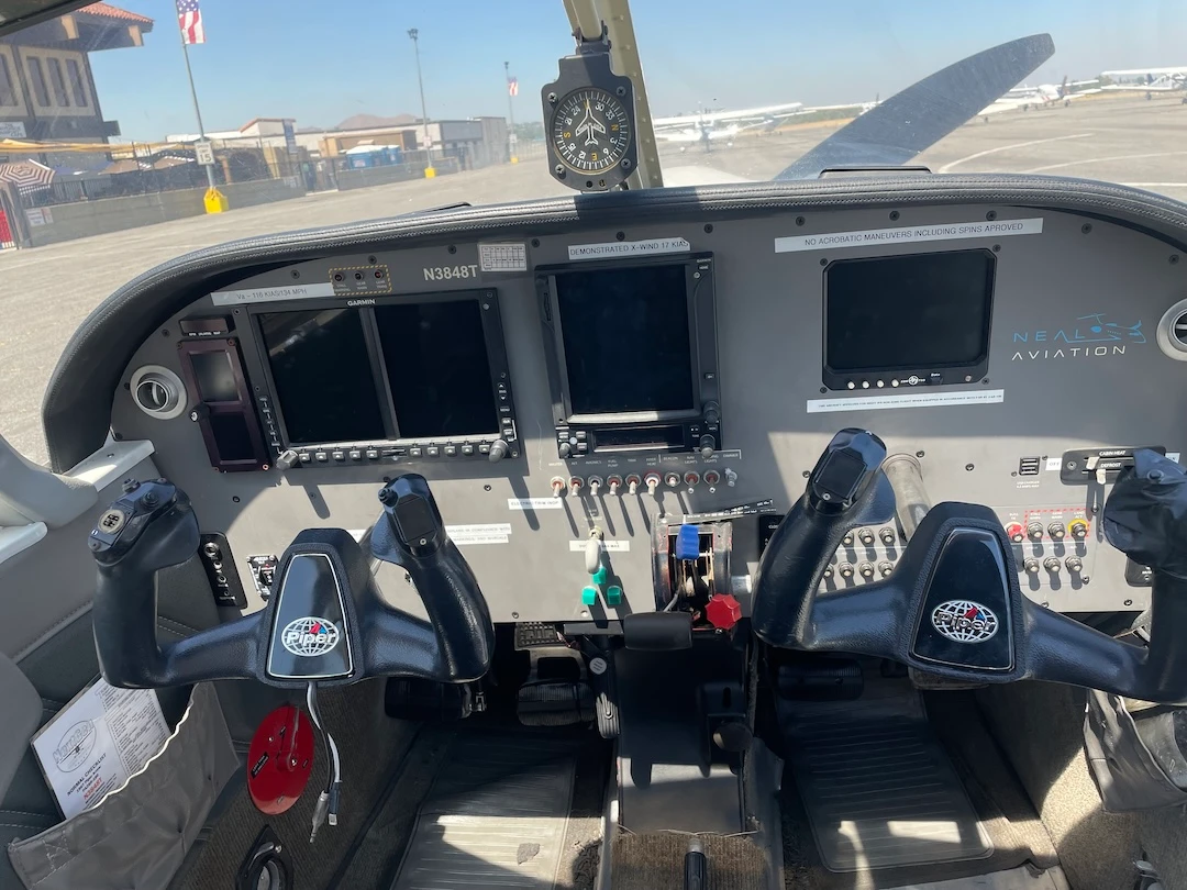 Glass insturment panel of a Piper Arrow at NextGen