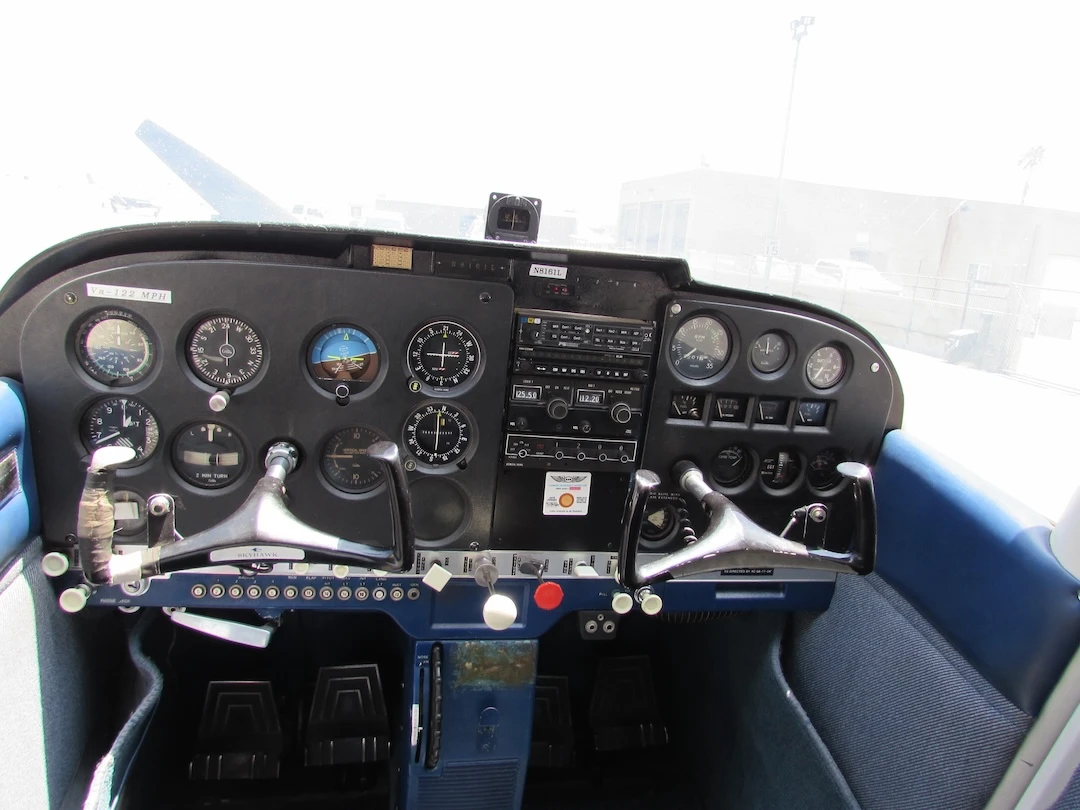 cockpit-of-cessna-172h-at-riverside-airport-RAL