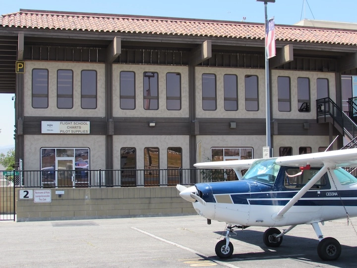 in-flight-cfi-and-student-fly-over-los-angeles-ca