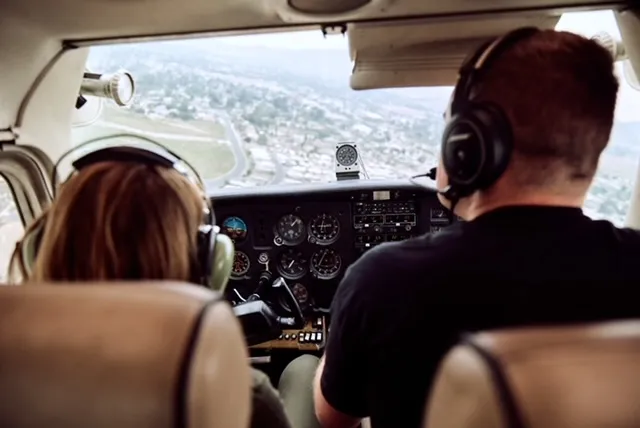 in-flight-cfi-and-student-fly-over-los-angeles-ca