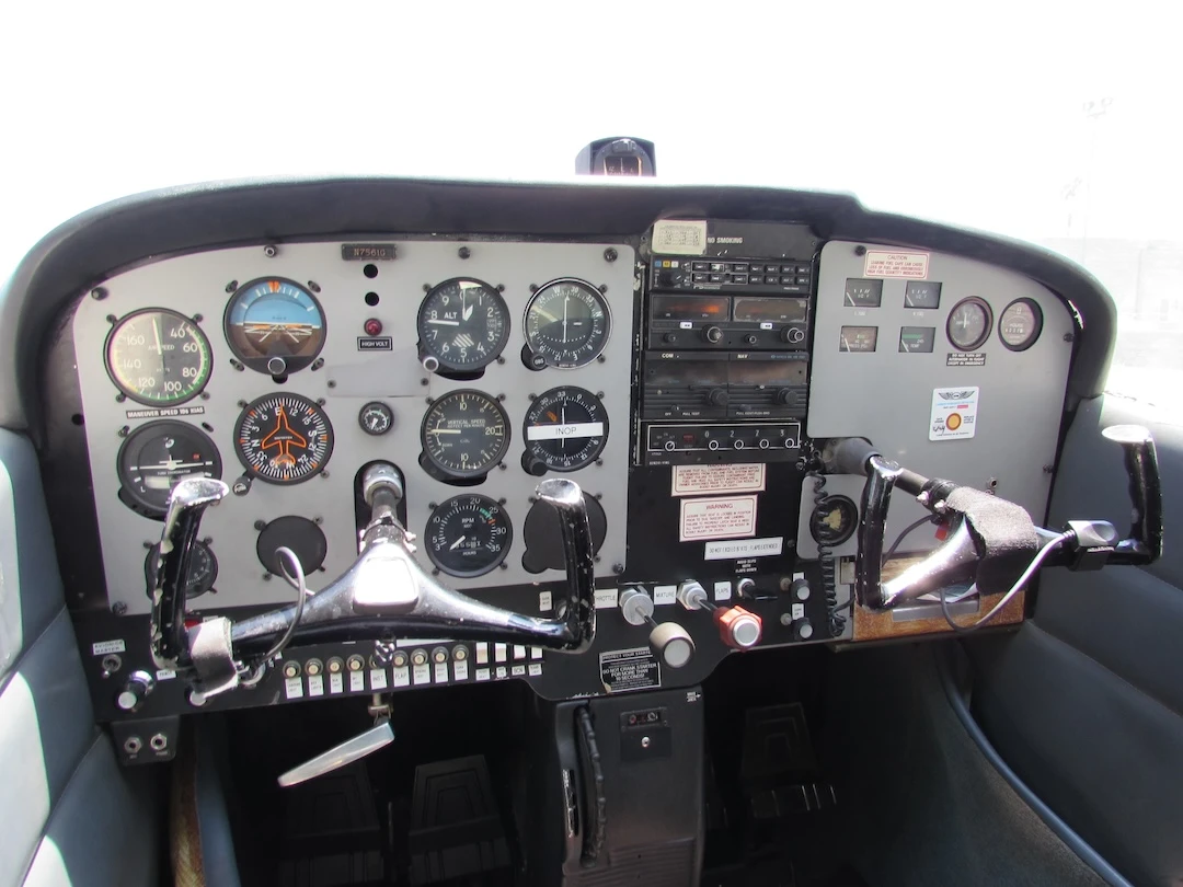 instrument-panel-of-cessna-172l-at-riverside-airport-RAL